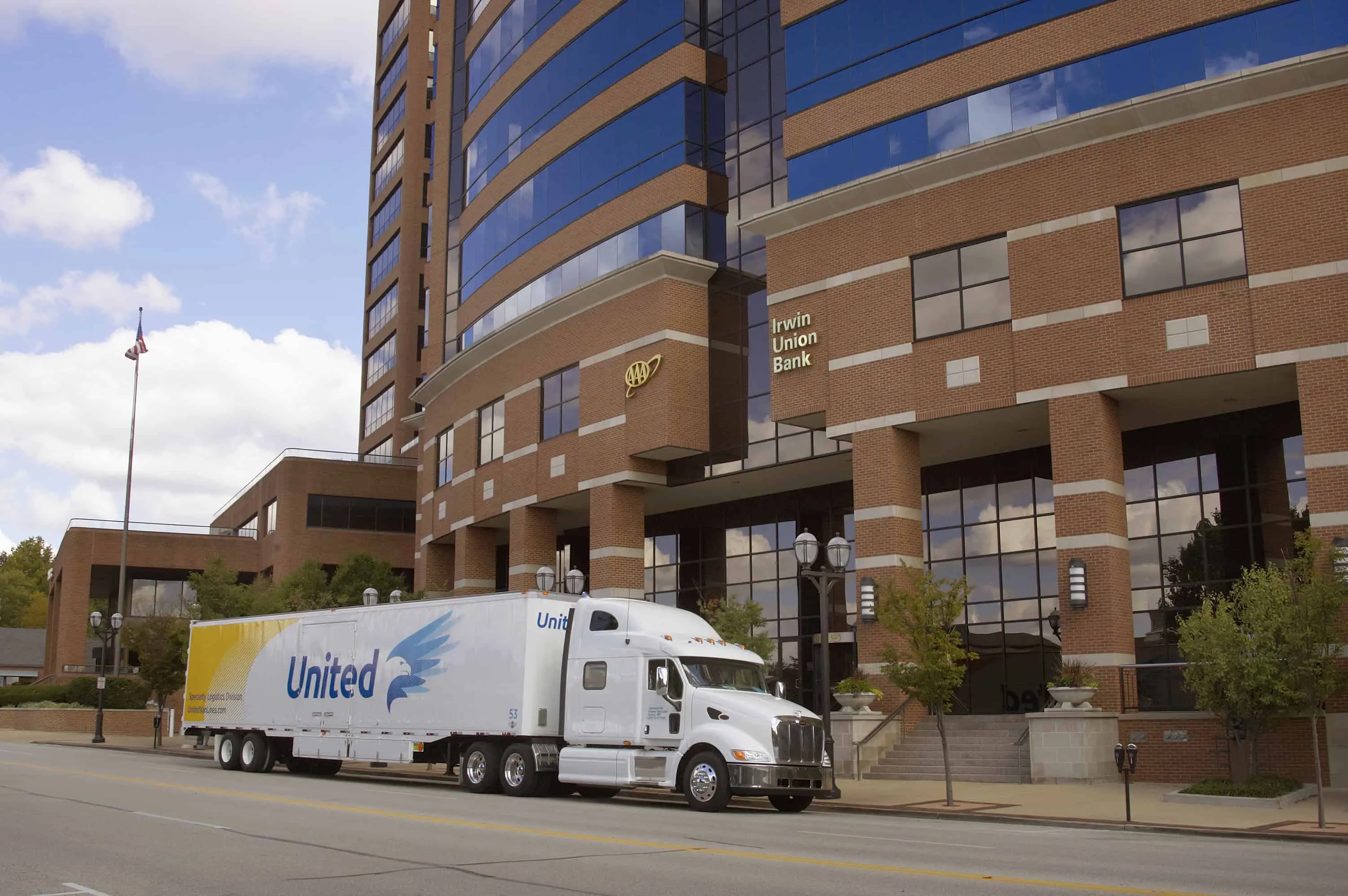 United Van Lines truck driving through a metropolitan area - United Van Lines®