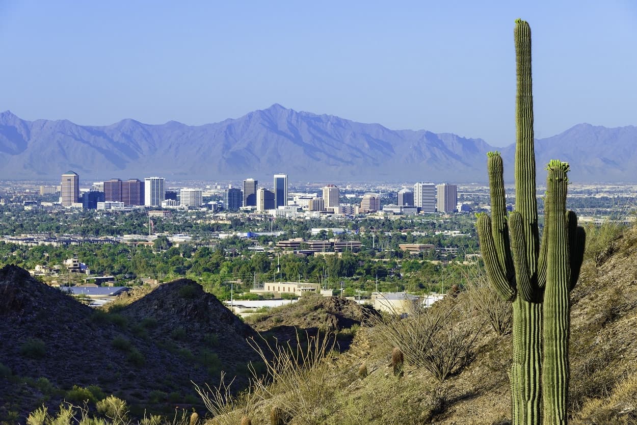 Moving to Phoenix AZ - Phoenix skyline - United Van Lines